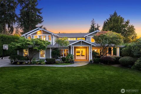 Photo of 4427 95th Avenue NE, Yarrow Point, WA 98004 (MLS # 2507795)