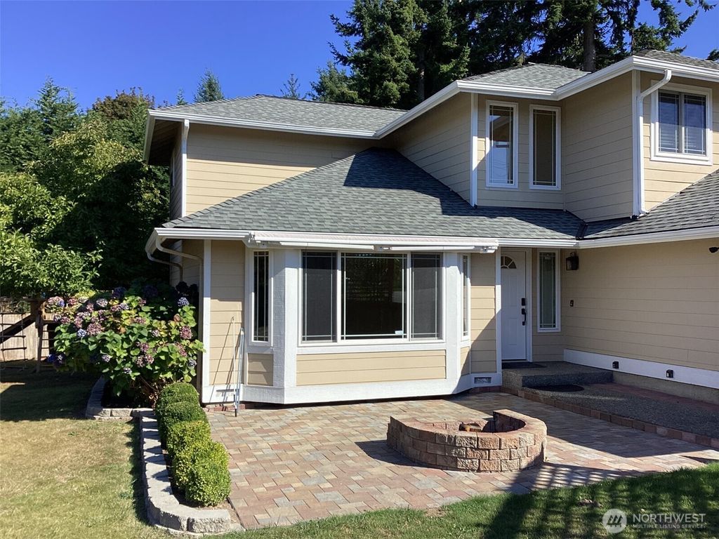 Photo of 17217 Larch Way, Lynnwood, WA 98037 (MLS # 2434142)