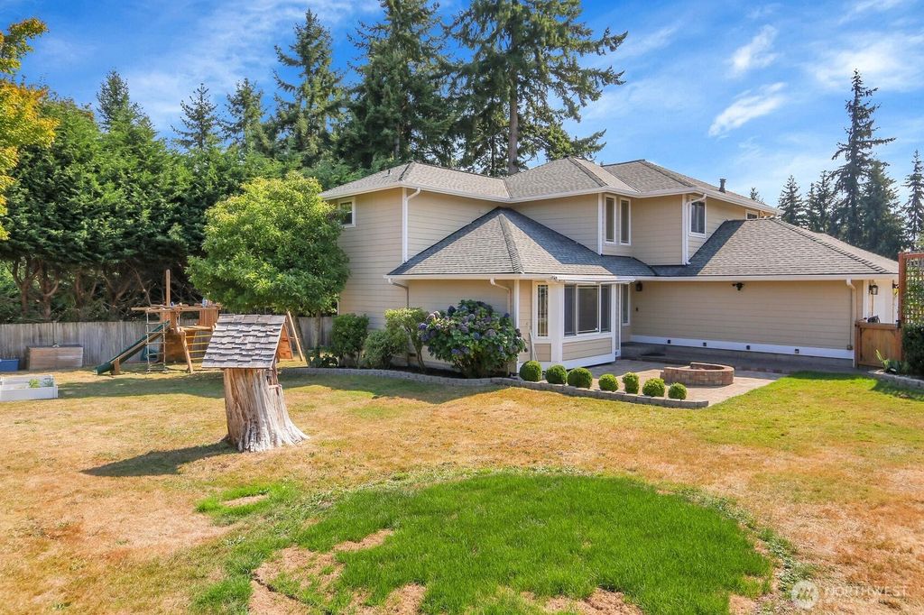 Photo of 17217 Larch Way, Lynnwood, WA 98037 (MLS # 2434142)