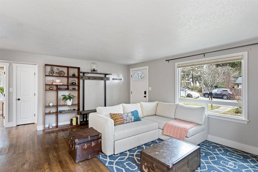 Photo of 7719 31st Avenue SW, Seattle, WA 98126 (MLS # 2037050)