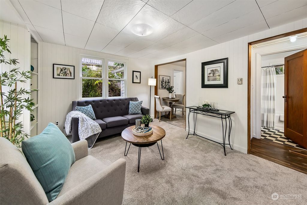 Photo of 12330 1st Avenue NE, Seattle, WA 98125 (MLS # 2161044)