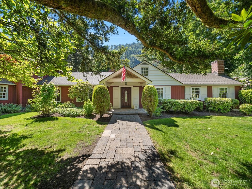 Photo of 12019 Issaquah-Hobart Road SE, Issaquah, WA 98027 (MLS # 2531688)
