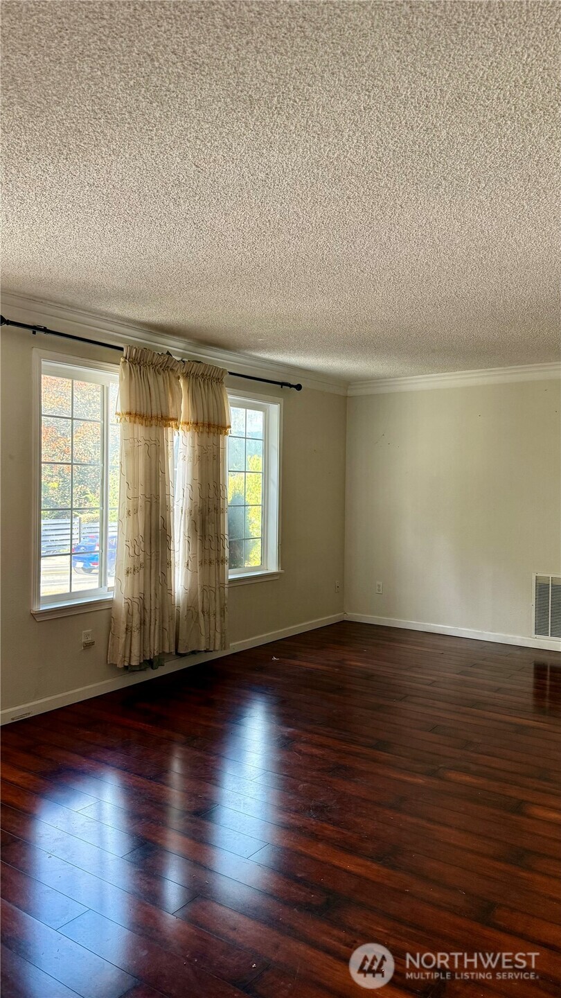 2415 Grandview Drive W