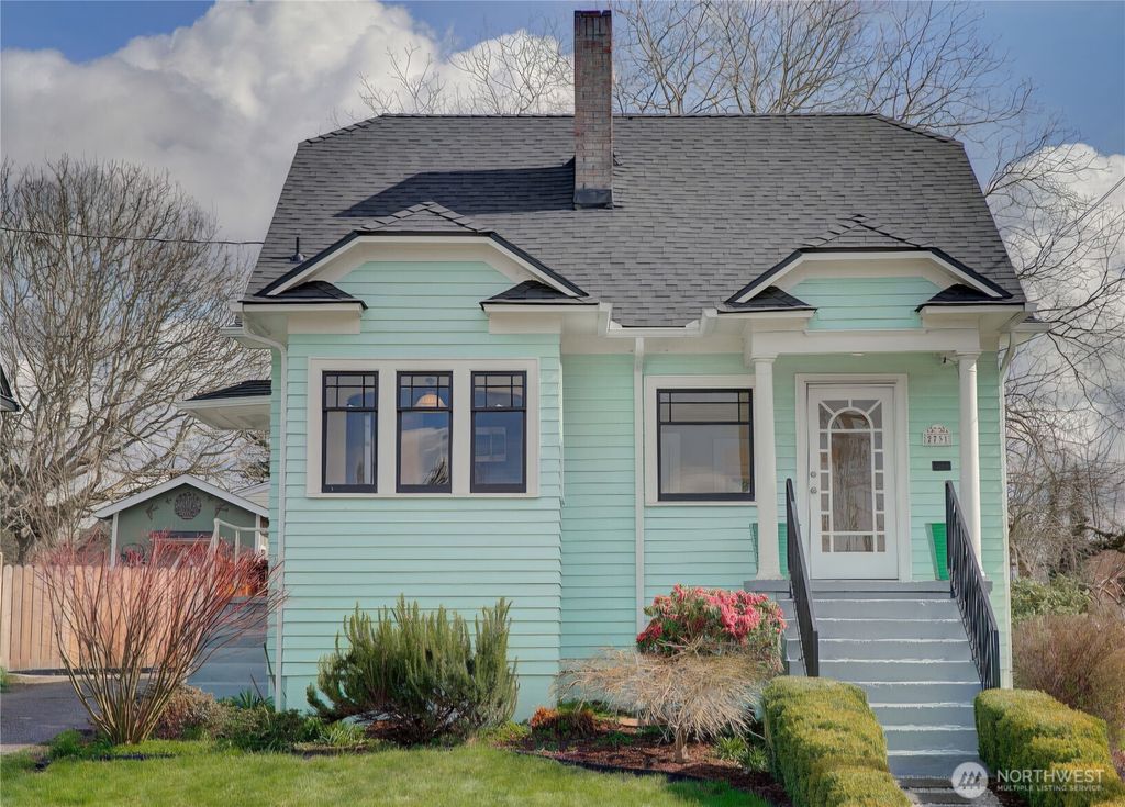 Photo of 2731 Virginia Avenue, Everett, WA 98201 (MLS # 2345694)