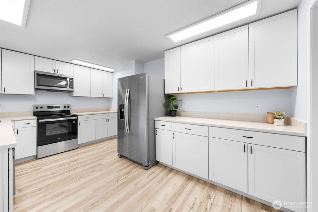 Photo of 32317 2nd Avenue SW, Federal Way, WA 98023 (MLS # 2480807)