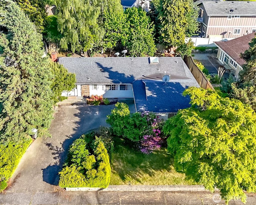 Photo of 32622 39th Avenue SW, Federal Way, WA 98023 (MLS # 2382504)