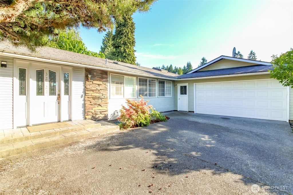 Photo of 32622 39th Avenue SW, Federal Way, WA 98023 (MLS # 2382504)