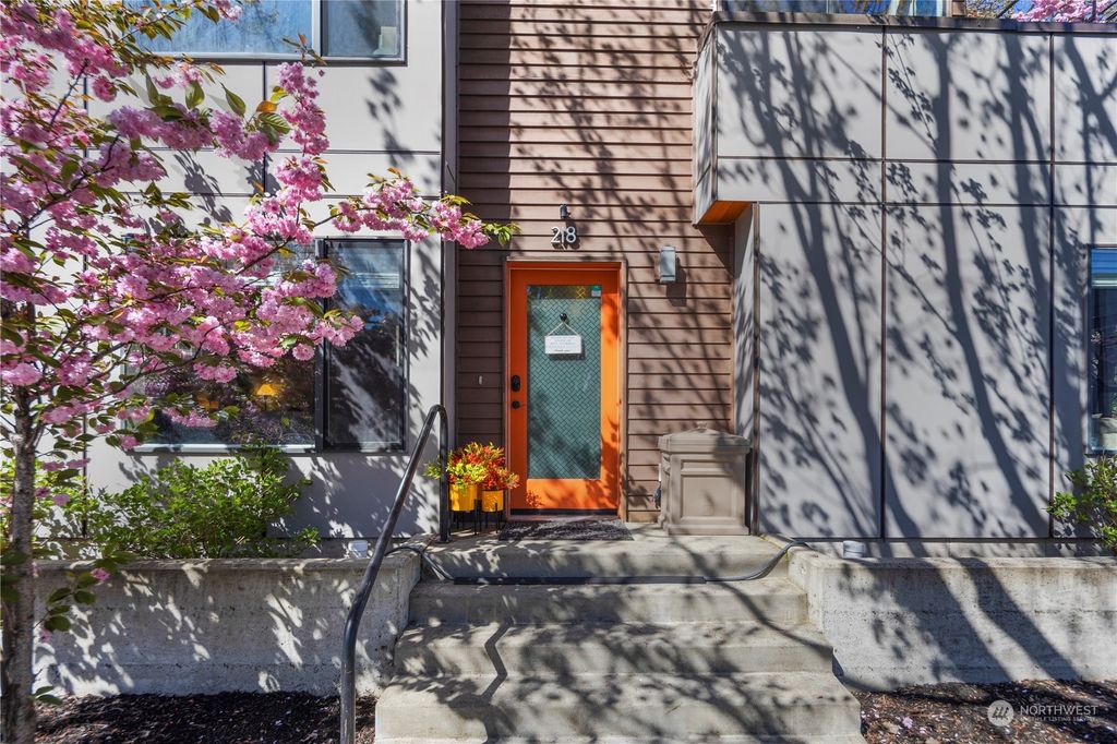 Photo of 218 N 39th St St, Seattle, WA 98103 (MLS # 2194775)