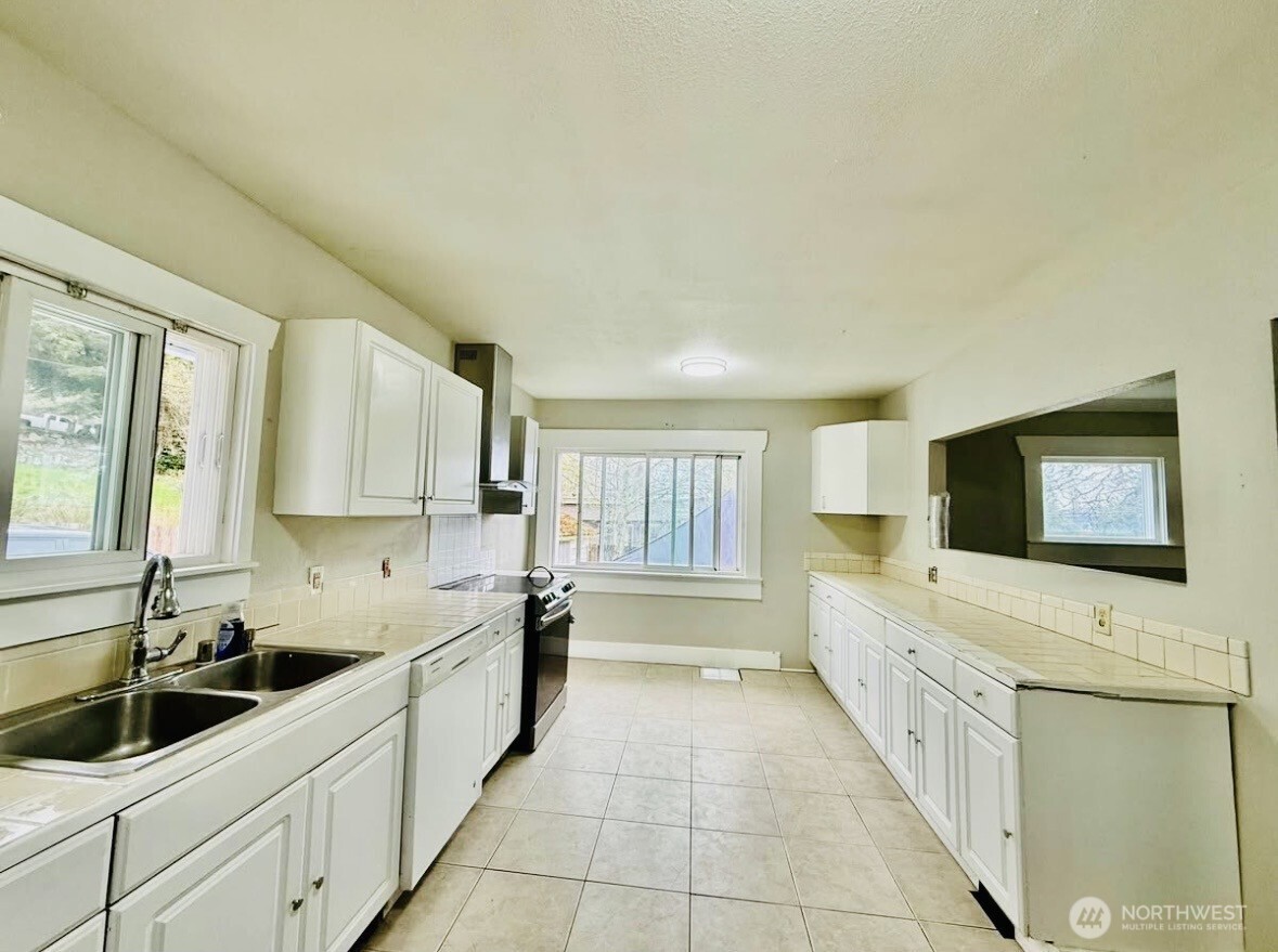 10033 Des Moines Memorial Drive S