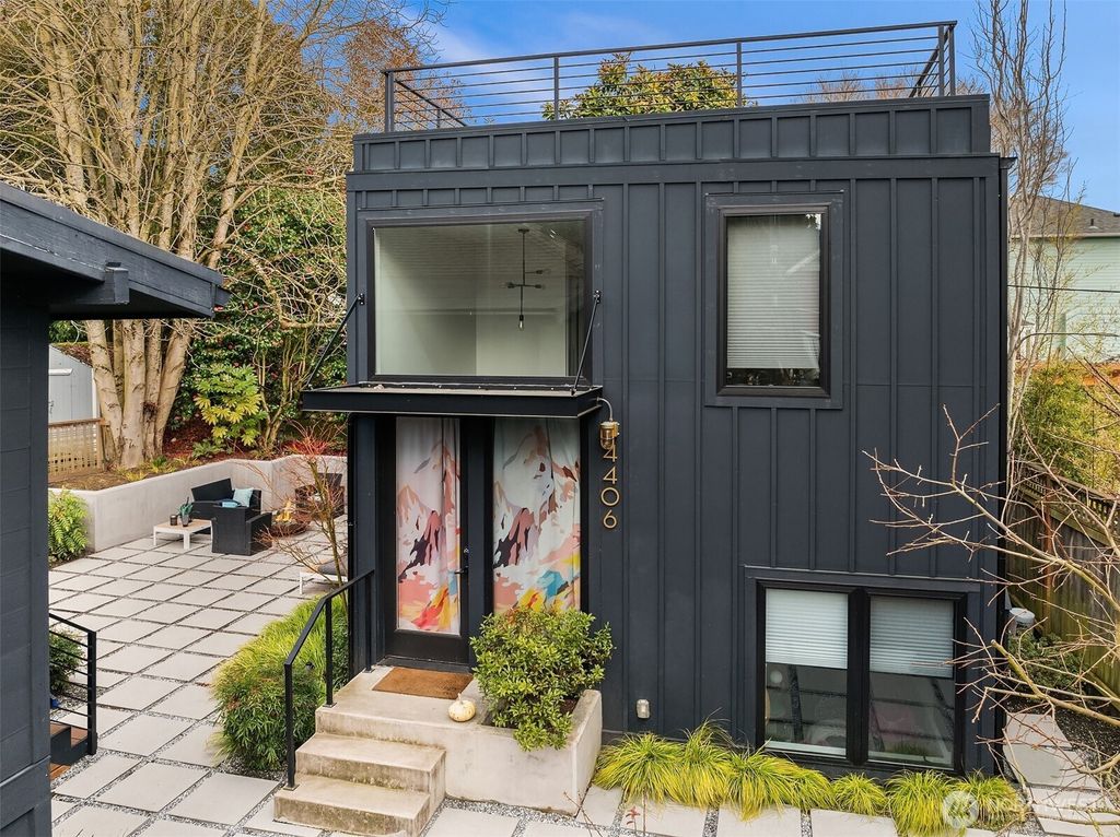 Photo of 4406 Thackeray Place NE #B, Seattle, WA 98105 (MLS # 2381474)