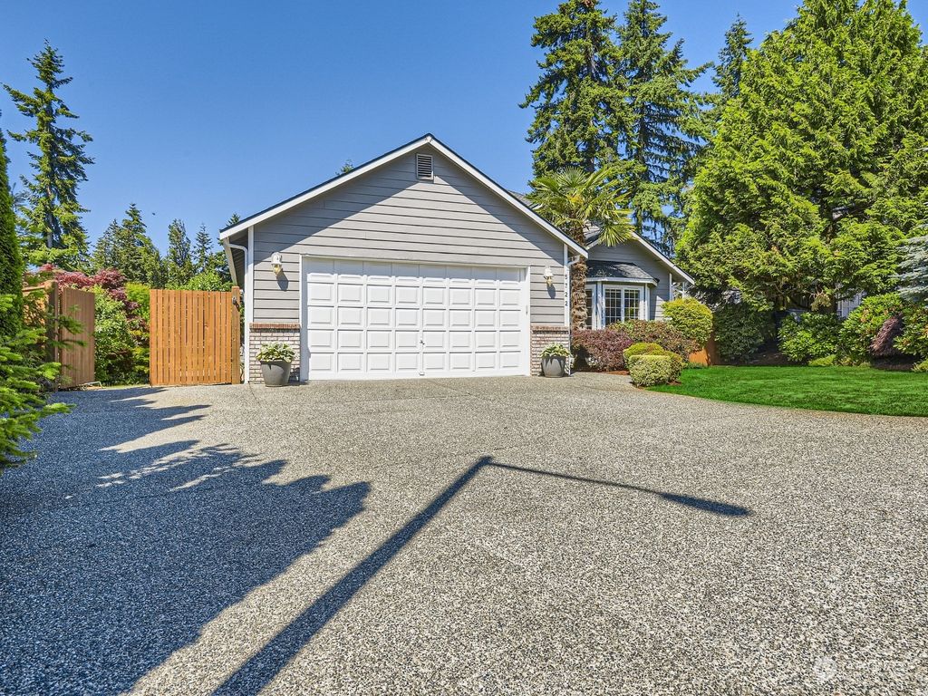 Photo of 5722 Hillpointe Circle, Lynnwood, WA 98037 (MLS # 2127259)