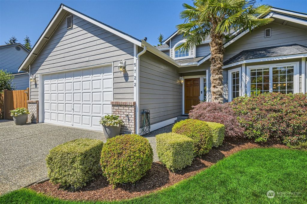 Photo of 5722 Hillpointe Circle, Lynnwood, WA 98037 (MLS # 2127259)