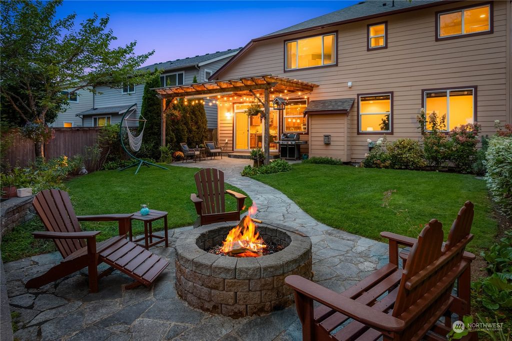 Photo of 10759 Elliston Way NE, Redmond, WA 98053 (MLS # 2296667)