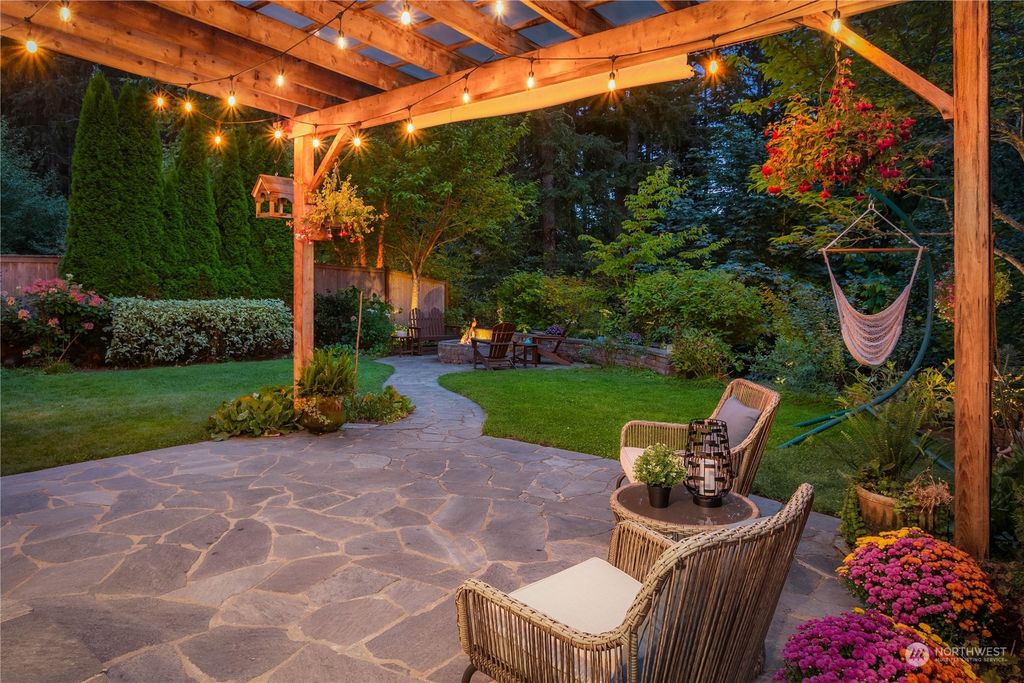 Photo of 10759 Elliston Way NE, Redmond, WA 98053 (MLS # 2296667)