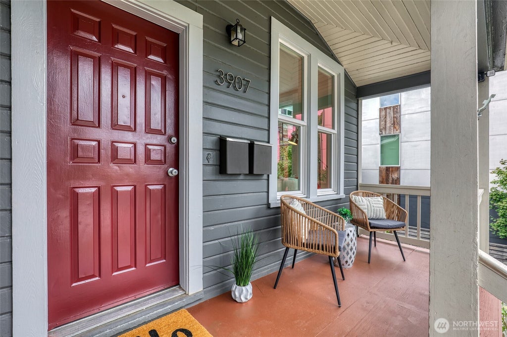 Photo of 3907 S Edmunds Street, Seattle, WA 98118 (MLS # 2582096)