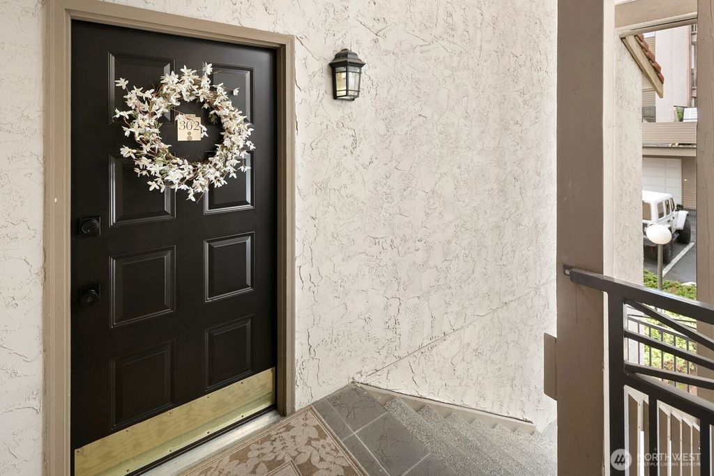 Photo of 10508 NE 32nd Place #G302, Bellevue, WA 98004 (MLS # 2513381)