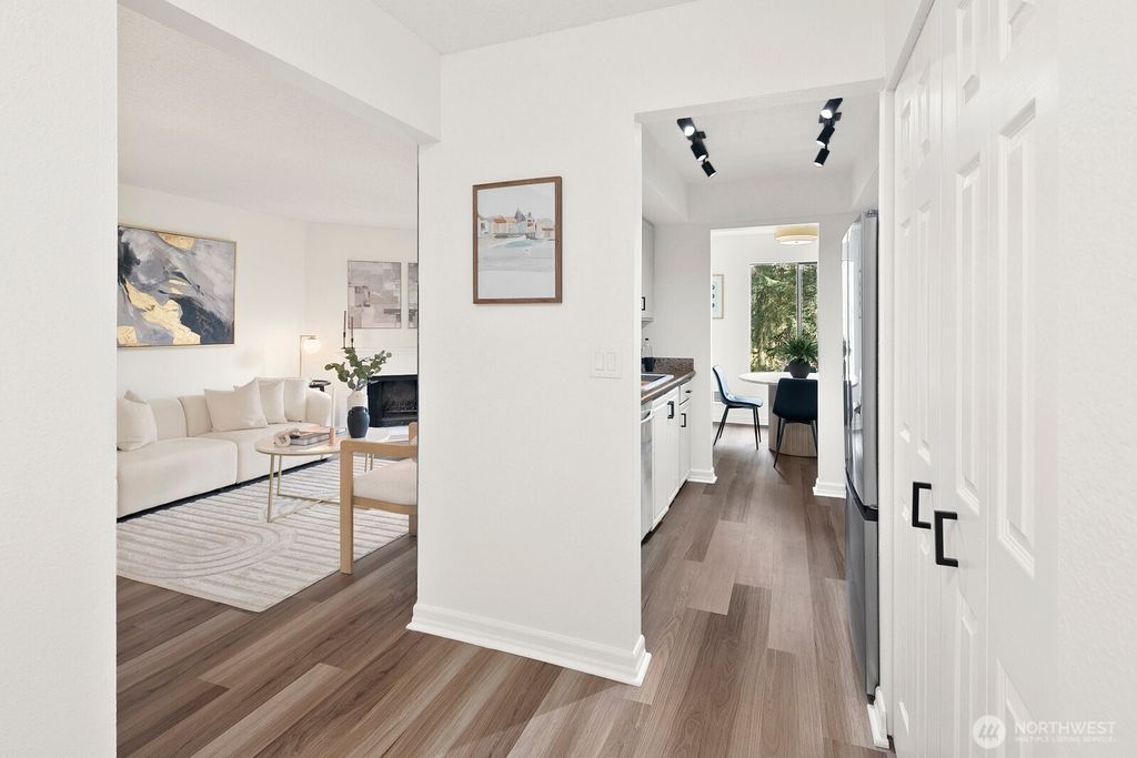 Photo of 10508 NE 32nd Place #G302, Bellevue, WA 98004 (MLS # 2513381)