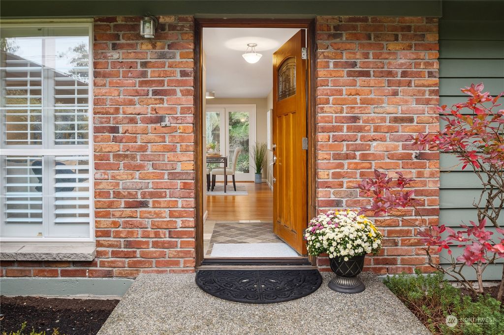 Photo of 14206 SE 22nd Street St, Bellevue, WA 98007 (MLS # 2167681)