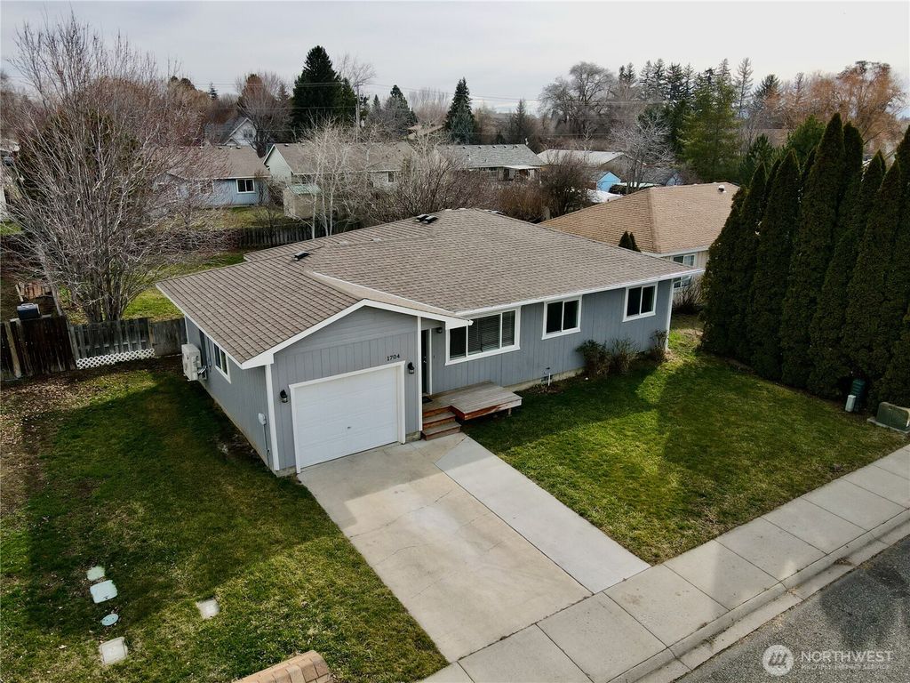 Photo of 1704 Iowa Street, Ellensburg, WA 98926 (MLS # 2487964)