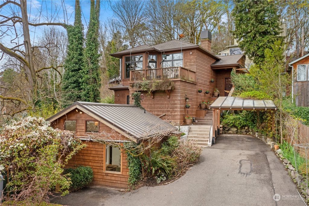 Photo of 141 Euclid Avenue, Seattle, WA 98122 (MLS # 2054412)