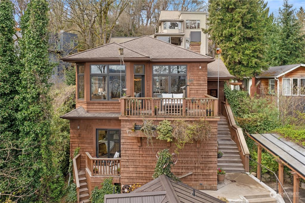 Photo of 141 Euclid Avenue, Seattle, WA 98122 (MLS # 2054412)