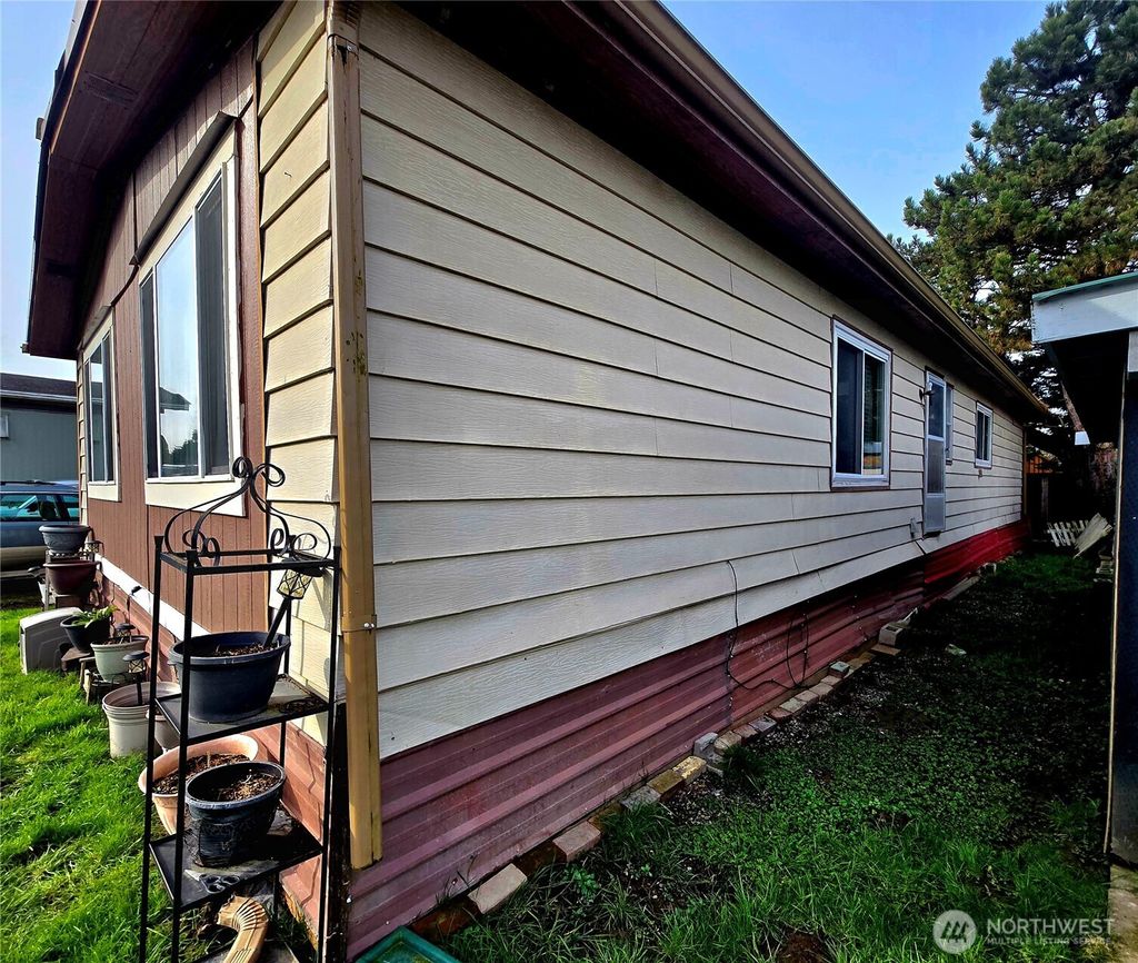 Photo of 1114 29th St Place NW #29, Puyallup, WA 98371 (MLS # 2492959)