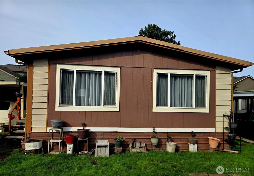 Photo of 1114 29th St Place NW #29, Puyallup, WA 98371 (MLS # 2492959)