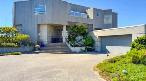 A home in Oak Harbor