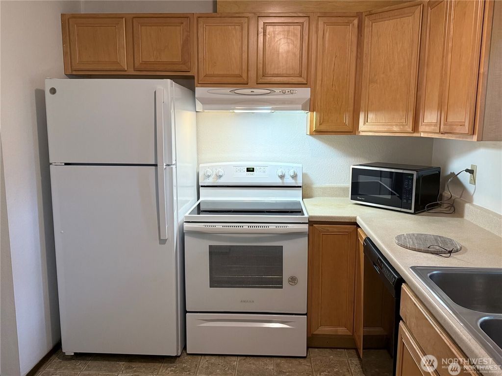 Photo of 306 146th Place NE, Bellevue, WA 98007 (MLS # 2513992)