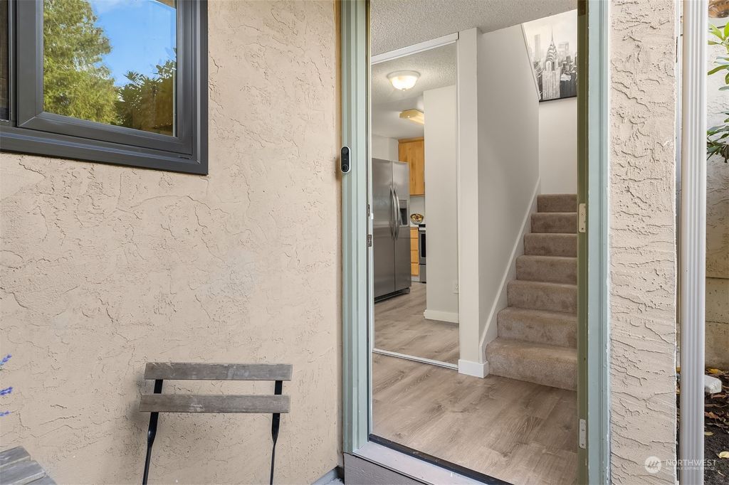 Photo of 10017 NE 138th Place #B5, Kirkland, WA 98034 (MLS # 2308014)