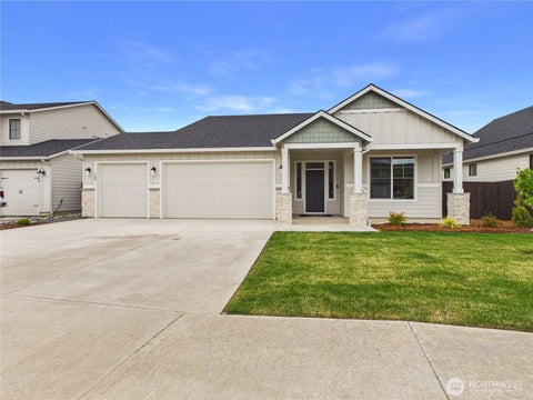 Photo of 703 Powell Avenue, Winlock, WA 98596 (MLS # 2552302)