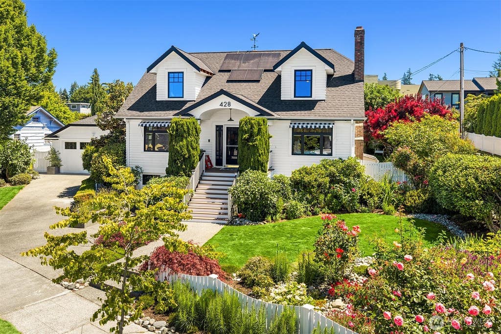 Photo of 428 3rd Avenue N, Edmonds, WA 98020 (MLS # 2545785)