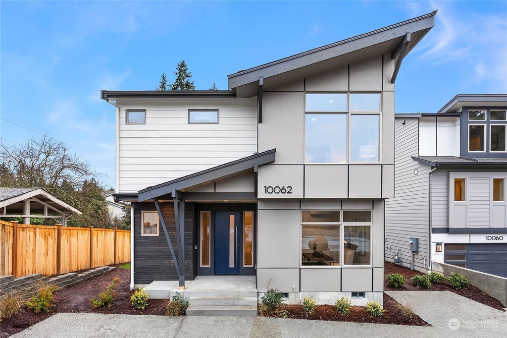 Photo of 10062 124th Avenue NE, Kirkland, WA 98033 (MLS # 2188593)