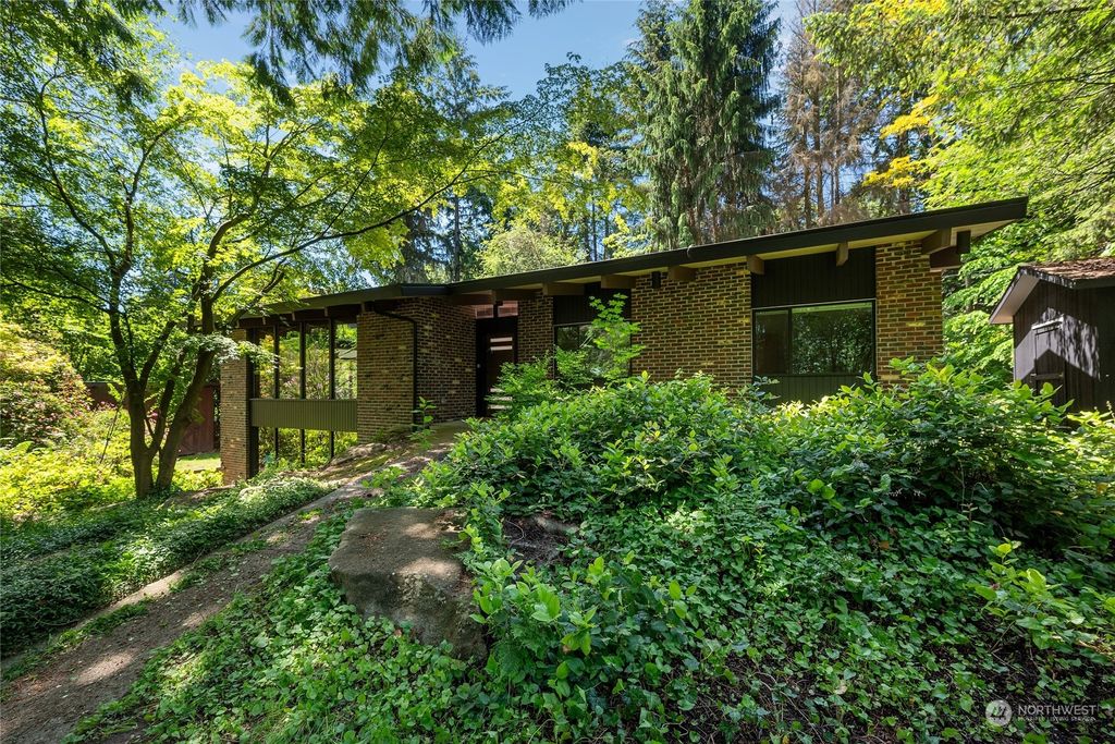 Photo of 1006 SW 174th Place, Normandy Park, WA 98166 (MLS # 2248430)