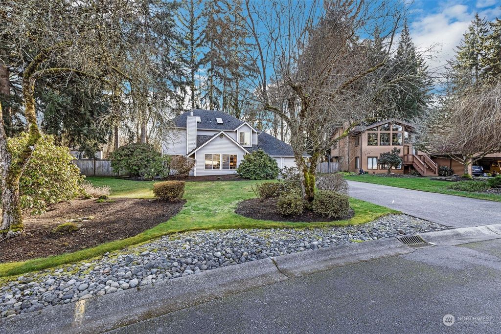 Photo of 9137 122nd Place SE, Newcastle, WA 98056 (MLS # 2202783)