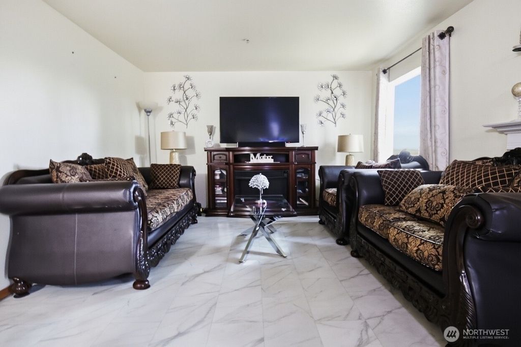Photo of 1009 112th Street SE #D105, Everett, WA 98208 (MLS # 2510096)