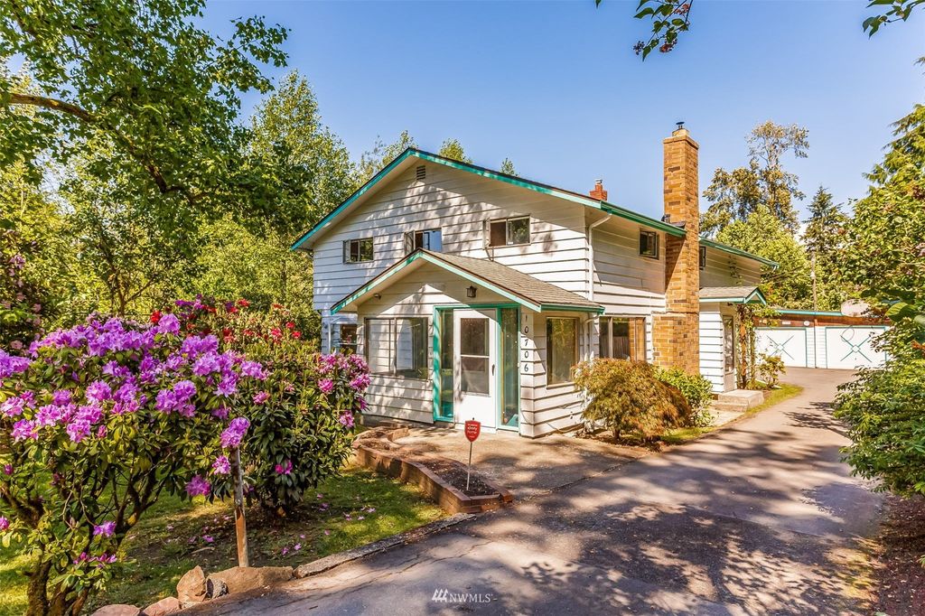 Photo of 10706 35th Avenue NE, Seattle, WA 98125 (MLS # 1943085)