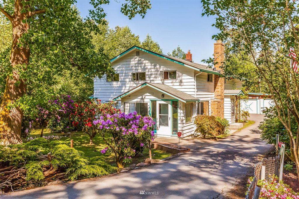 Photo of 10706 35th Avenue NE, Seattle, WA 98125 (MLS # 1943085)