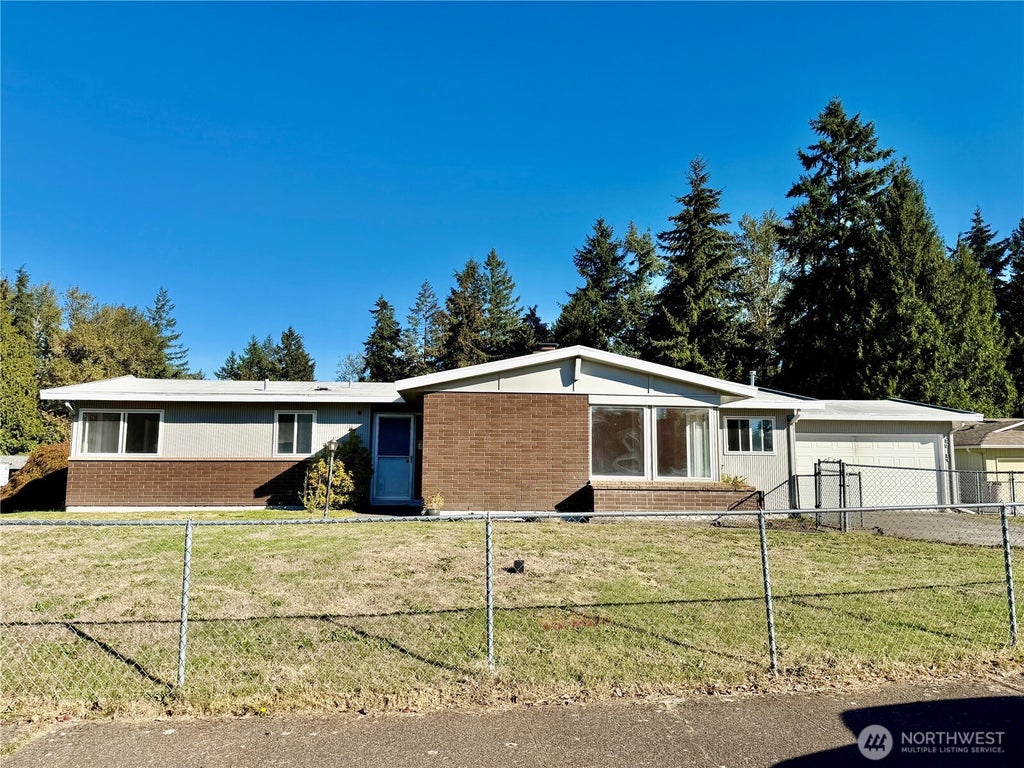 Photo of 17114 130th Avenue SE, Renton, WA 98058 (MLS # 2591826)