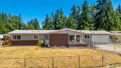 Photo of 17114 130th Avenue SE, Renton, WA 98058 (MLS # 2591826)