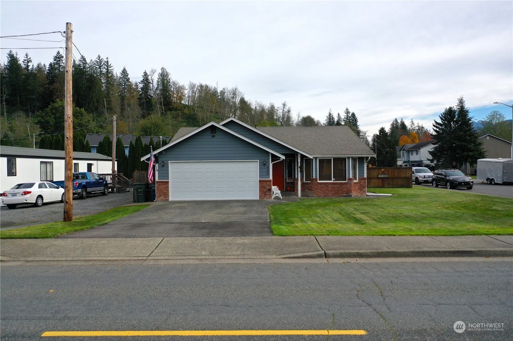 Photo of 400 8th Street, Sultan, WA 98294 (MLS # 2305493)