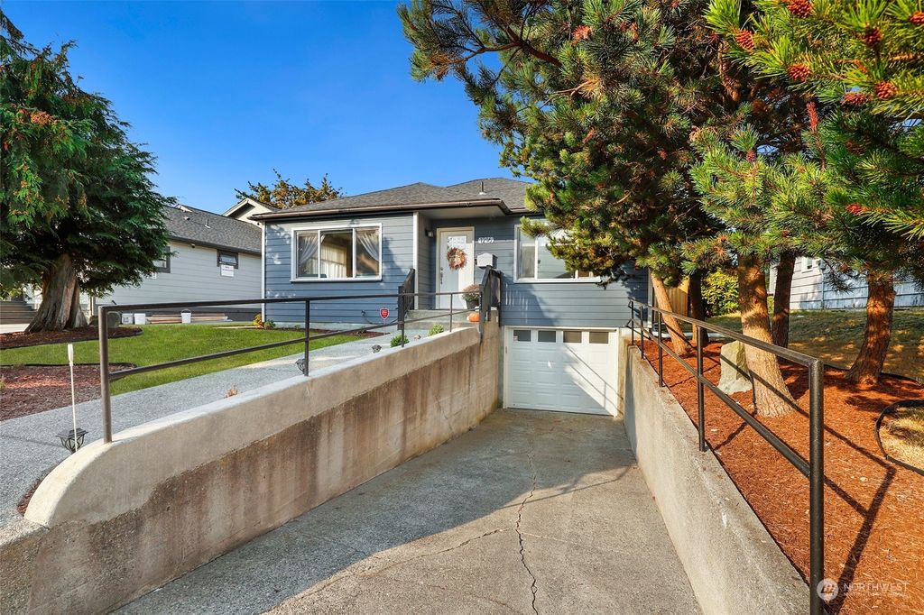 Photo of 1216 Lombard Avenue, Everett, WA 98201 (MLS # 2003394)