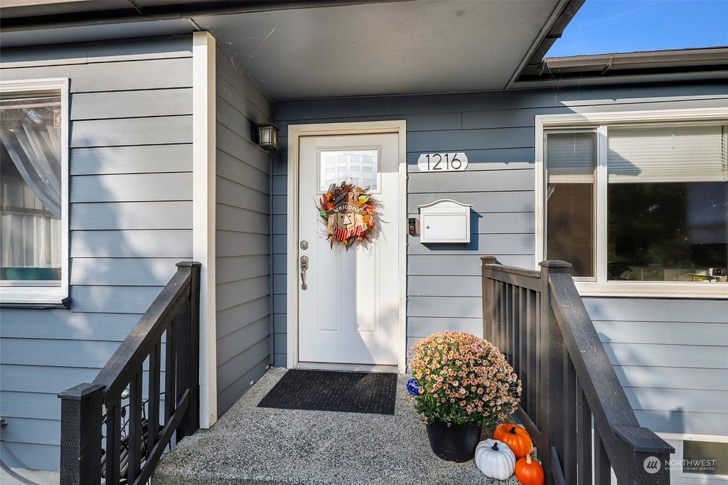 Photo of 1216 Lombard Avenue, Everett, WA 98201 (MLS # 2003394)