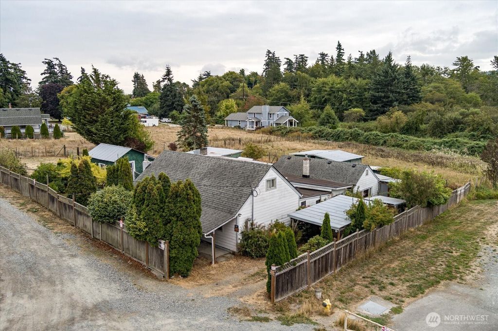 Photo of 1311 H Avenue, Anacortes, WA 98221 (MLS # 2499021)