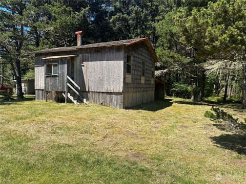 Photo of 1411 189th Pl Pl, Long Beach, WA 98631 (MLS # 2264948)