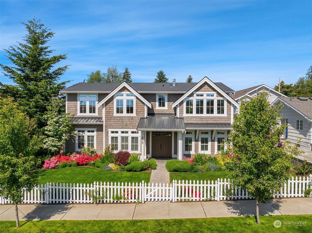 Photo of 656 16th Avenue W, Kirkland, WA 98033 (MLS # 2223368)