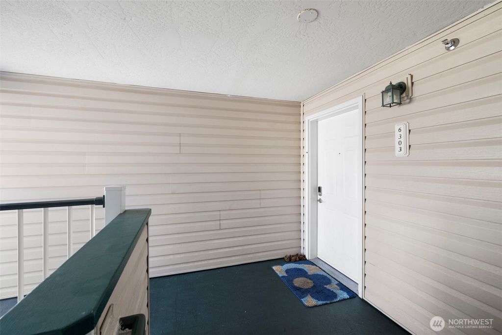 Photo of 12423 4th Avenue W #6303, Everett, WA 98204 (MLS # 2411075)