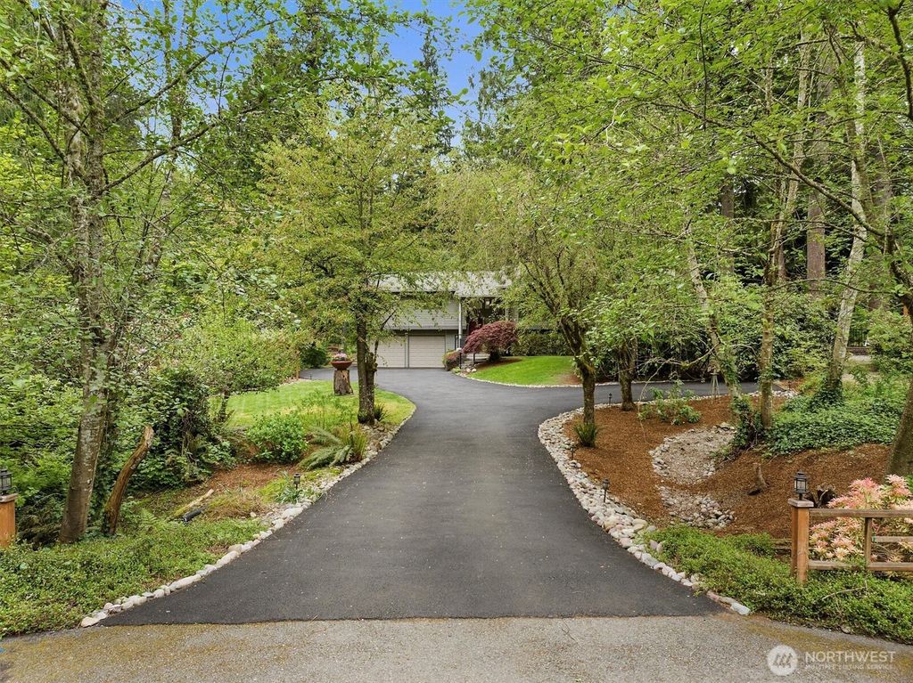 Photo of 23612 NE 72nd Street, Redmond, WA 98053 (MLS # 2367329)