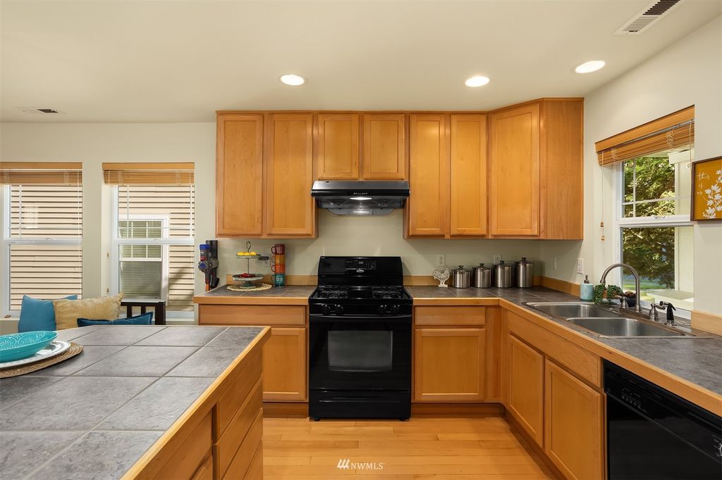 Photo of 7822 Fisher Avenue SE, Snoqualmie, WA 98065 (MLS # 1972443)