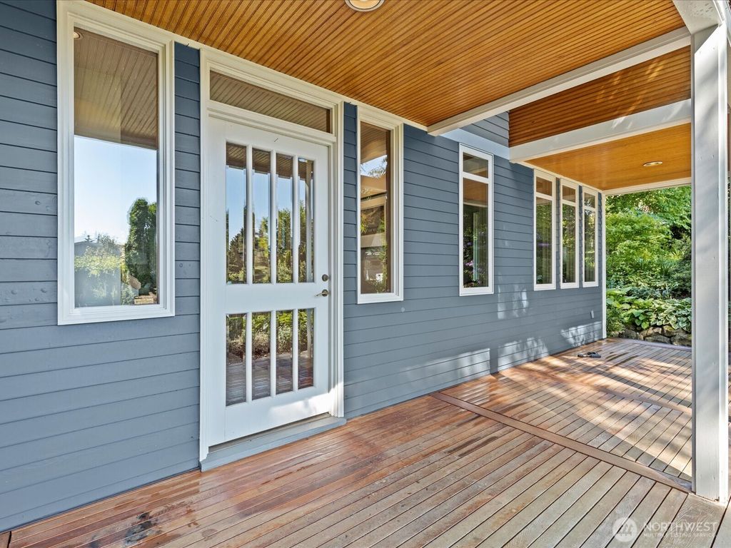 Photo of 11231 NE 67th Street, Kirkland, WA 98033 (MLS # 2392134)